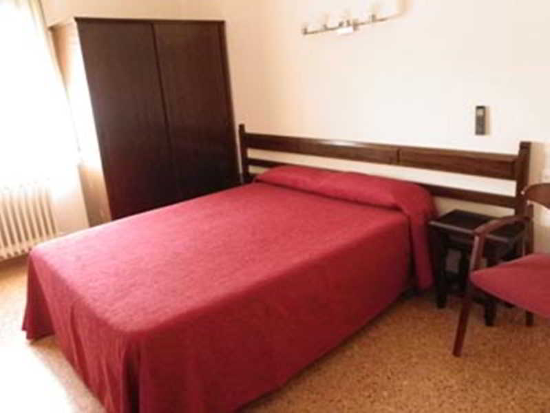 Hostal L'Esplai Viladamat Exteriör bild