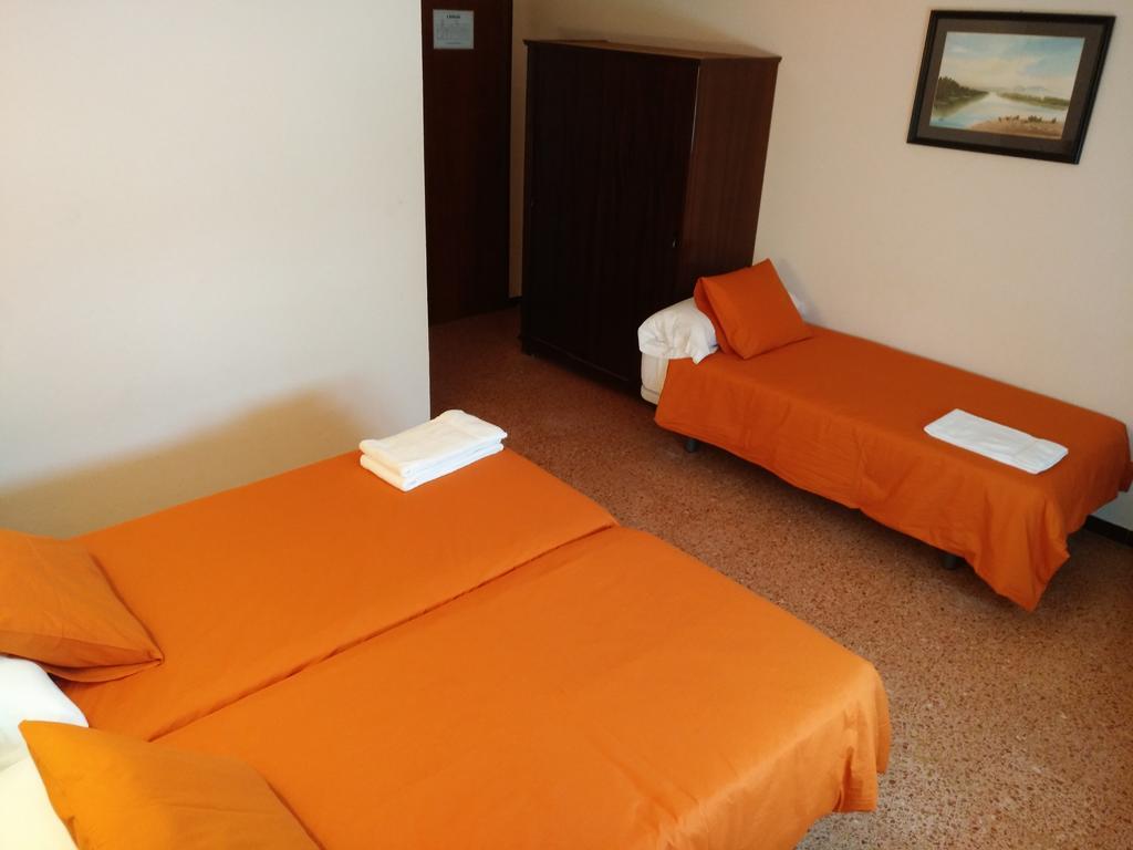 Hostal L'Esplai Viladamat Exteriör bild